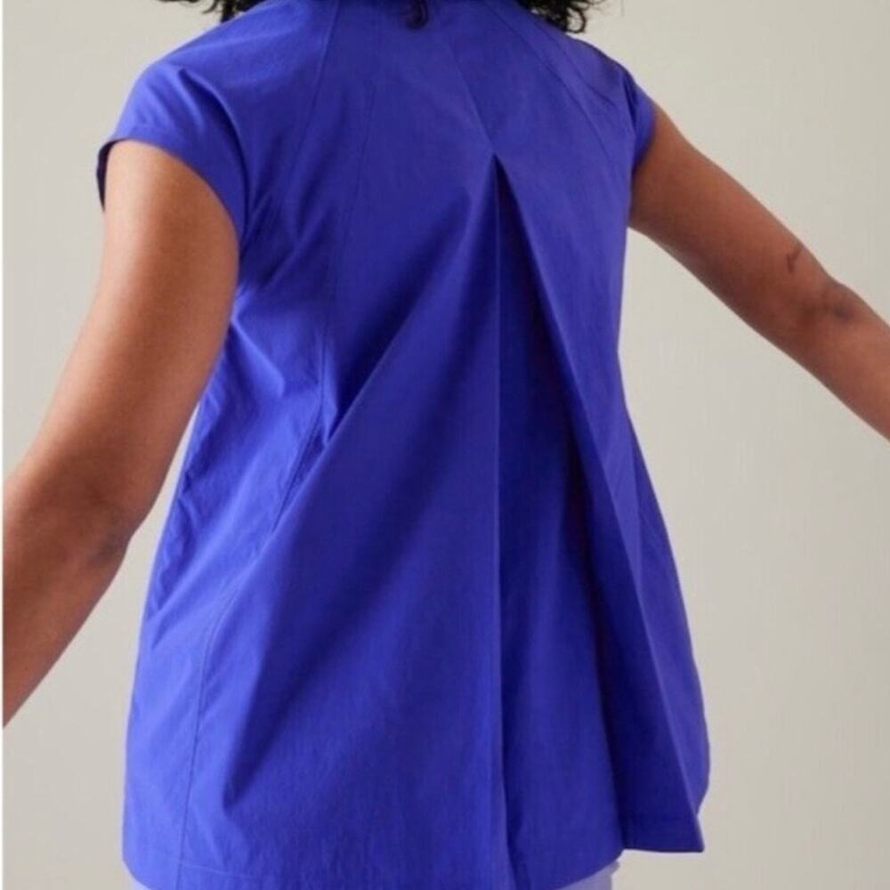 Athleta Performance Poplin Popover Short Sleeve Lazurite Blue Button Top L NWT - Picture 2 of 8
